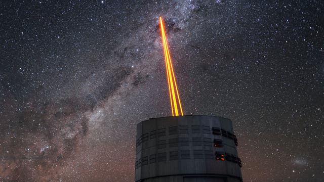 Leistungsstarke Laser erzeugen künstliche Sterne, die bei einer besseren Bildgebung helfen.