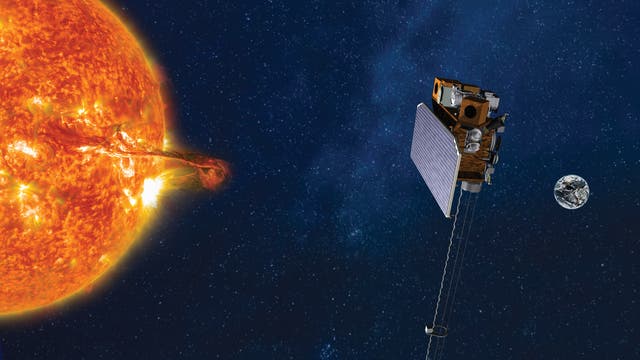 Eine Illustration der Erde im Weltraum, mit einem Satelliten, der in der Nähe vorbeifliegt. Der Satellit ist von einem leuchtenden orangefarbenen Licht umgeben, das seine Bewegung und Geschwindigkeit andeutet. Die Erde zeigt deutlich die Kontinente Nord- und Südamerika, während der Weltraum im Hintergrund mit kleinen Sternen gesprenkelt ist. Das Bild vermittelt ein Gefühl von Dynamik und technologischem Fortschritt in der Raumfahrt.