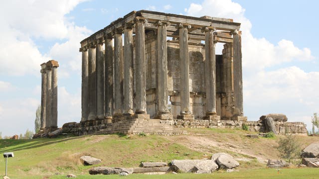 Zeus war der Stadtgott von Aizanoi in der heutigen Türkei. Sein Tempel zeugt vom Reichtum der Gemeinschaft in der römischen Kaiserzeit.