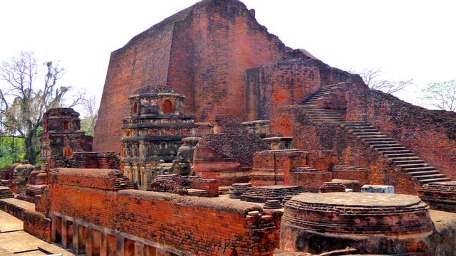 Der Legende nach enthielt ein "Stupa" von Nalanda Reliquien eines wichtigen Schülers des Buddha. Möglicherweise bildete der Stupa den Kern dieses Tempels Nr. 3.