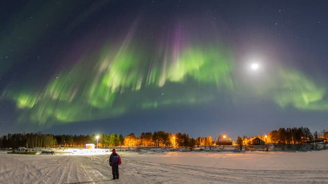 Polarlicht über dem Inari-See in Finnland