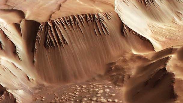 Mars – Krater und Schluchten