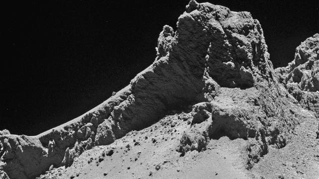 Berg auf dem Kometen 67P