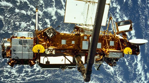 UARS beim Aussetzen aus Spaceshuttle Discovery