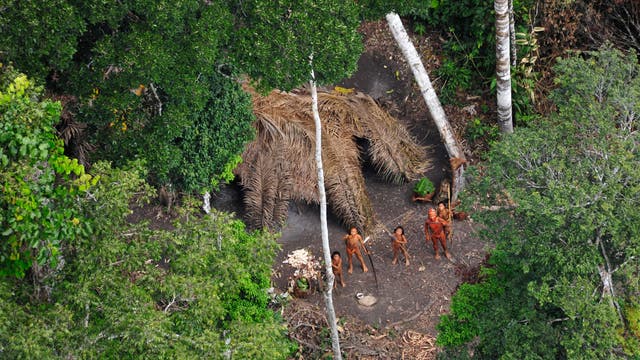 Stammesgemeinde im Regenwald 