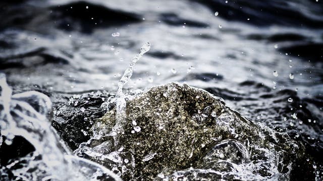 Fels im Fluss