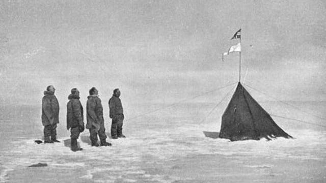 Roald Amundsen mit seinem Team am Südpol