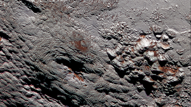 Gebiet Wright Mons auf Pluto, aufgenommen von der Raumsonde New Horizons