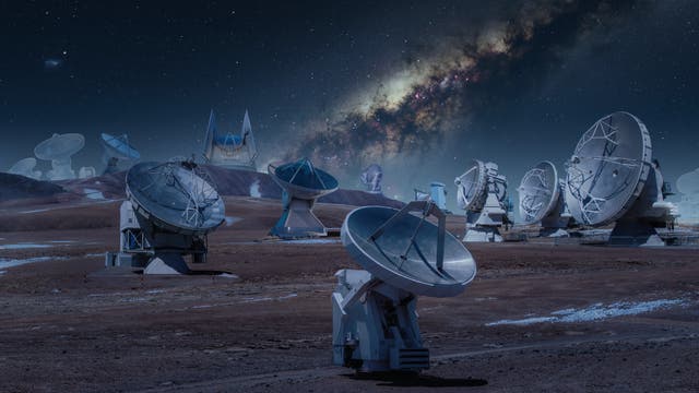 Eine Fotomontage der Radioobservatorien, die das Event Horizon Telescope (EHT) Netzwerk bilden.