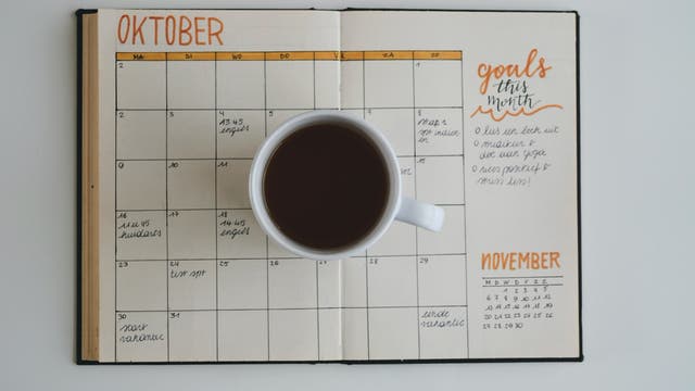 Kalender und Kaffee