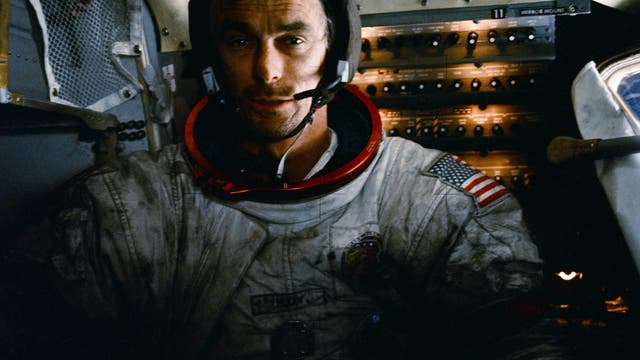Apollo-Astronaut Gene Cernan im Inneren der Mondlandefähre