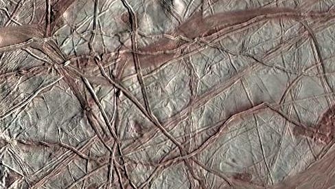 Zerkratzte Oberfläche des Jupitermondes Europa