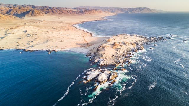 Chilenische Küste bei Antofagosto in der Atacama-Wüste.