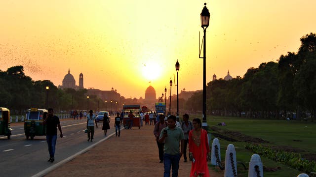 Boulevard vorm Präsidentenpalast in Delhi.