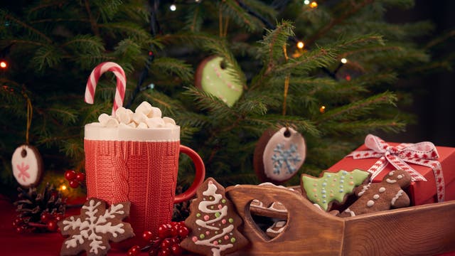 Marshmallows, Lebkuchen und Geschenke unterm Weihnachtsbaum