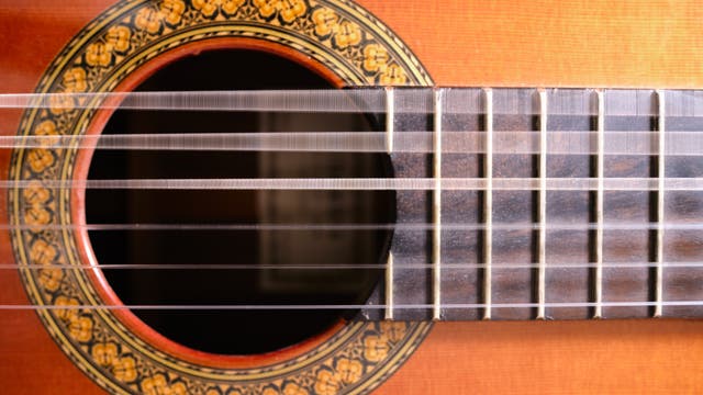 schwingende Gitarrensaiten