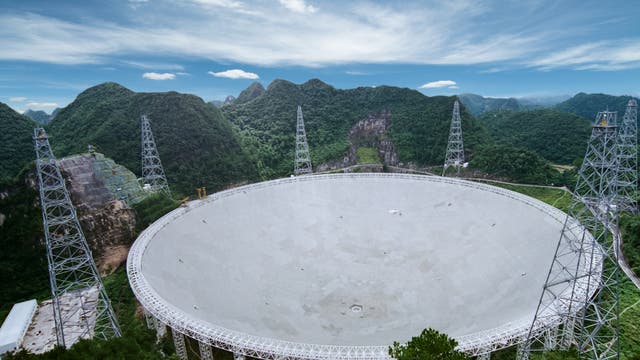 Das Five-Hundred-Meter Aperture Spherical Radio Teleskop (FAST) in China.