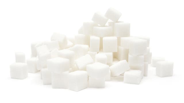 Ein Berg von weißen Zuckerwürfeln