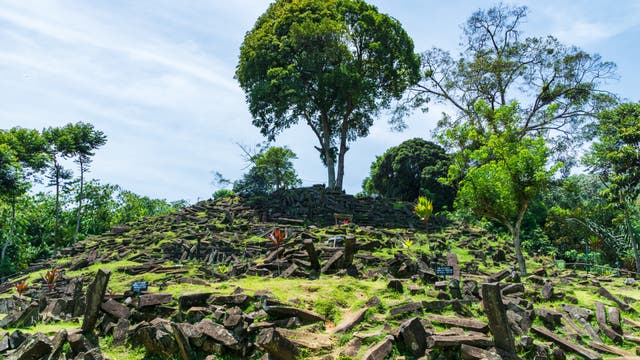 Die megalithische Stätte Gunung Padang auf der Insel Java.