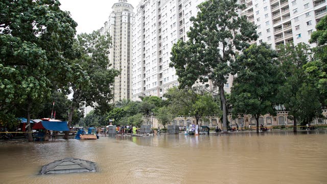 Überschwemmte Straße in Jakarta.