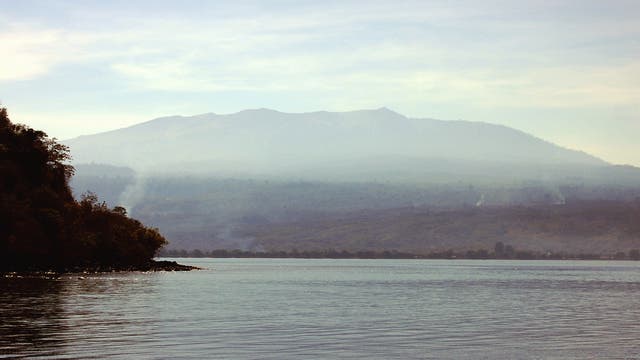Vulkan Tambora und Sumbawa Küste, Indonesien