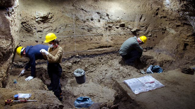 Ausgrabungen in der bulgarischen Bacho-Kiro-Höhle im Jahr 2021.