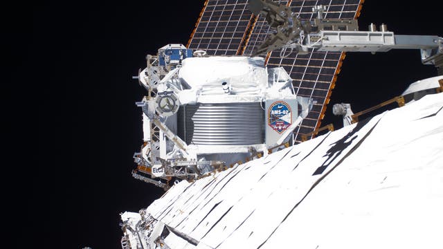Alpha Magnetic Spectrometer auf der ISS für die Suche nach Antimaterie