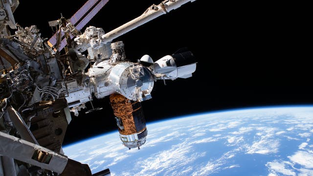 ISS mit Crew Dragon, H-II Transfer Vehicle-9 und Columbus-Modul 