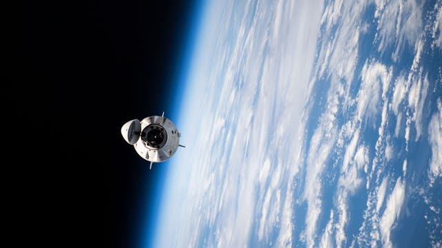 Eine »Crew Dragon« von der ISS aus gesehen