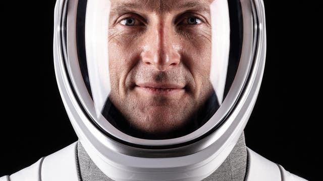 ESA-Astronaut Matthias Maurer im Anzug von SpaceX.