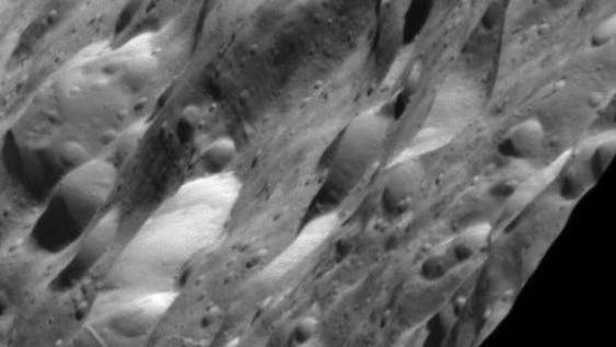 Krater auf Saturnmond Rhea