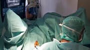 Operation eines Prostatatumors mit irreversibler Elektroporation (IRE)