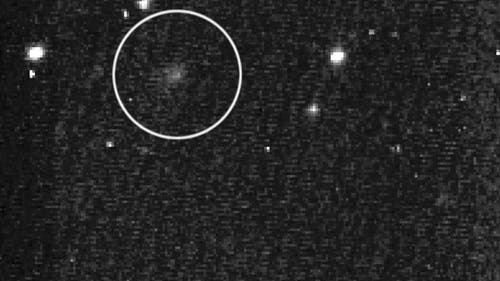 Die ersten Bilder des Kometen Tempel-1 von Stardust-NExT