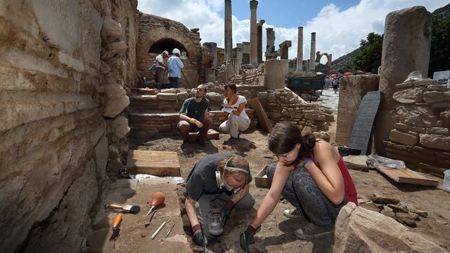Eher ungeplant entdeckten die Archäologen die Taverne in Ephesos