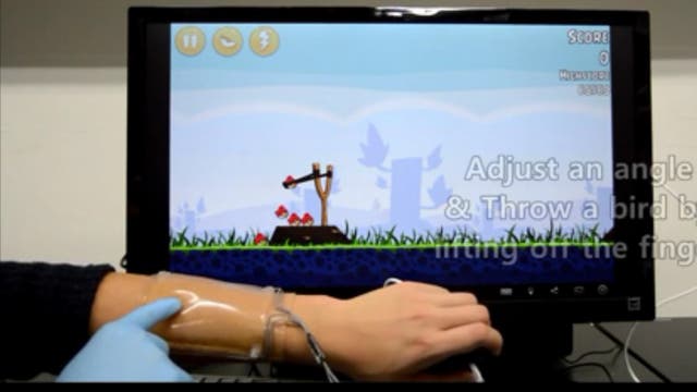 Angry Birds mit dem biegsamen Touchpad
