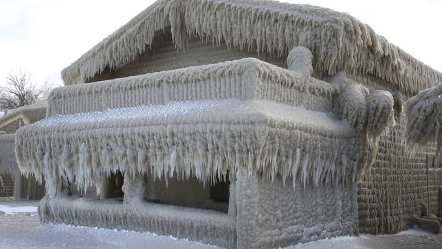 Haus unter Eis im US-Bundesstaat New York