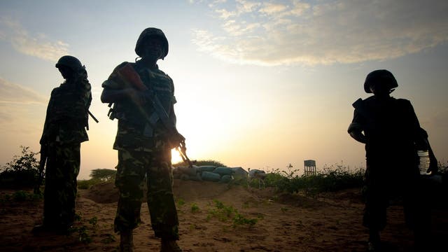 Burundische Soldaten der AMISOM-Mission stehen Wache