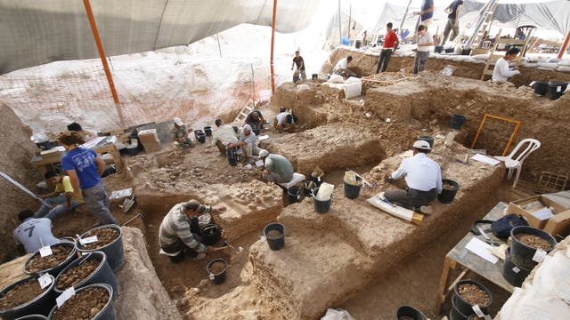 Blick auf die Ausgrabungsstätte in Nesher Ramla