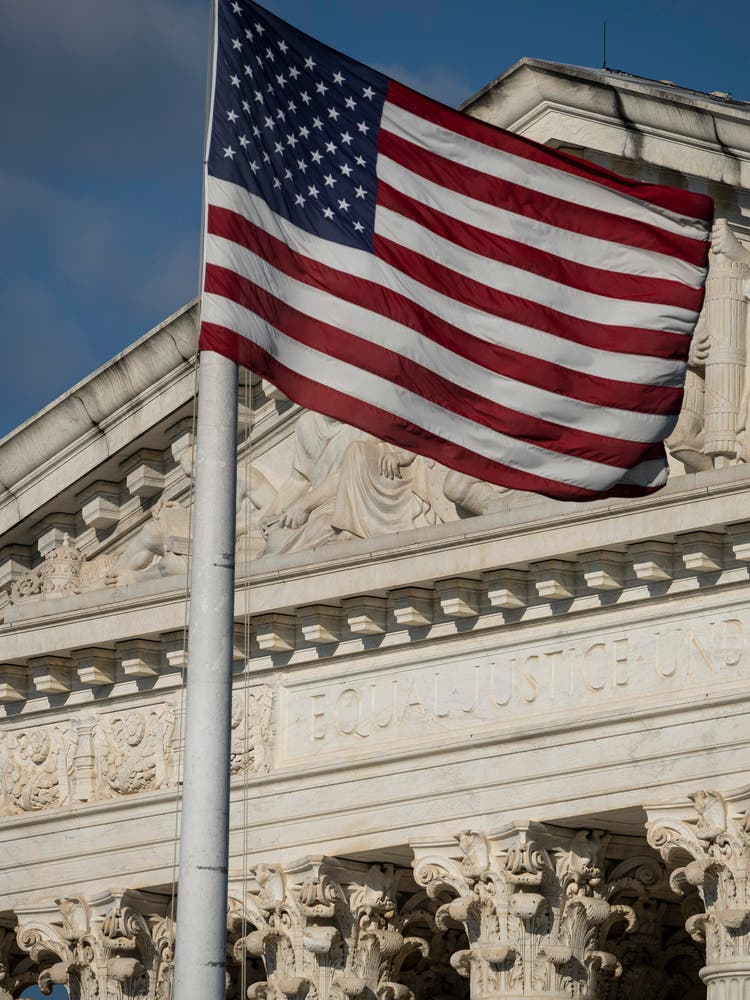 Die amerikanische Flagge weht...