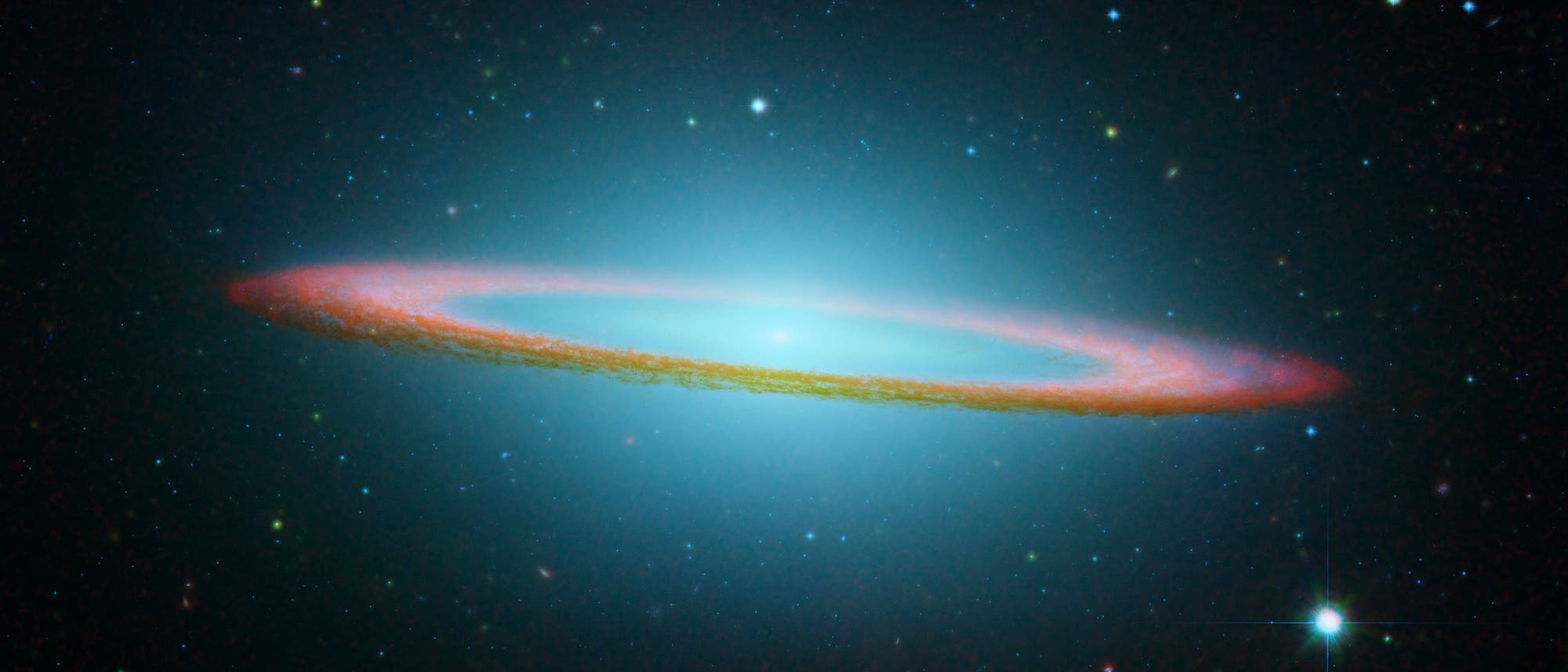 Sombrero-Galaxie in sichtbarem Licht und Infrarot