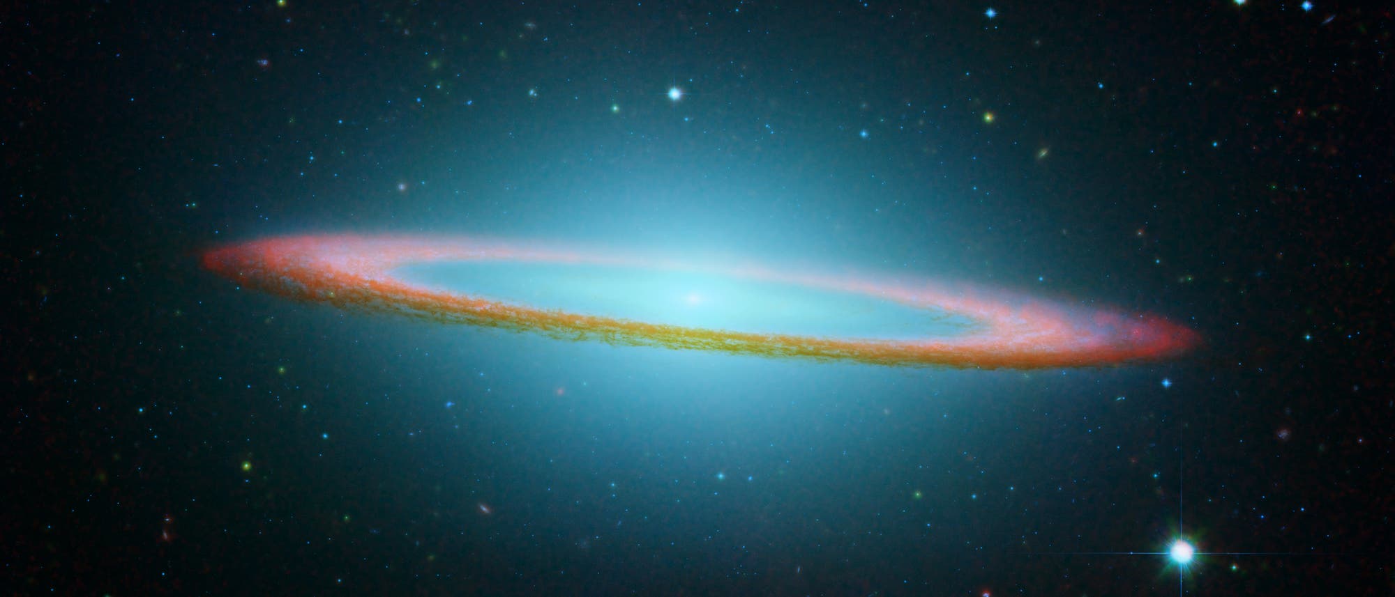 Sombrero-Galaxie in sichtbarem Licht und Infrarot Sombrero-Galaxie in sichtbarem Licht und Infrarot