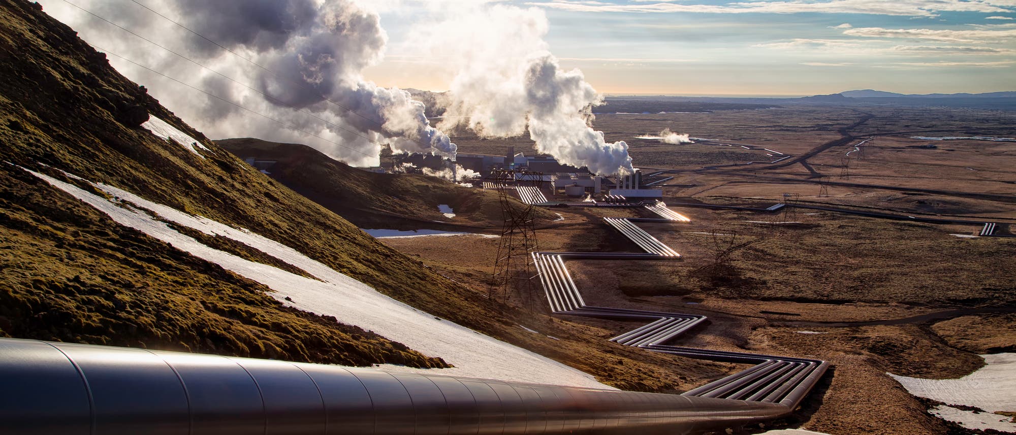 Blick auf das Hydrothermalkraftwerk Hellisheidi. Blick auf das Hydrothermalkraftwerk Hellisheidi.