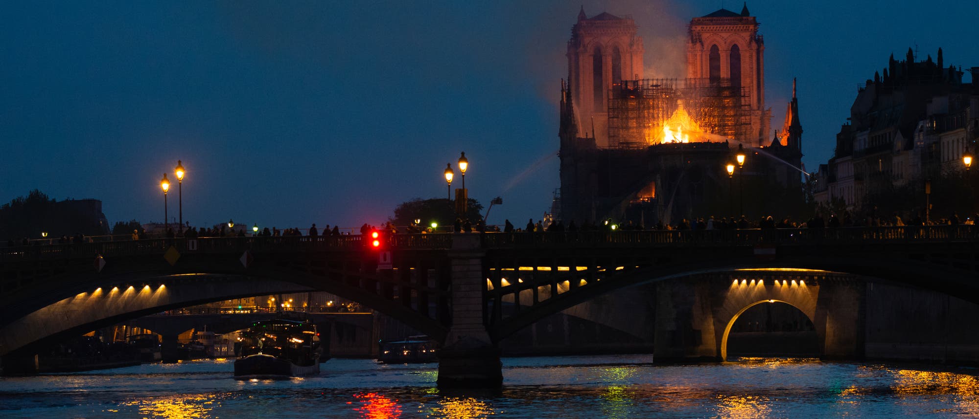 Notre-Dame steht in Flammen Notre-Dame steht in Flammen