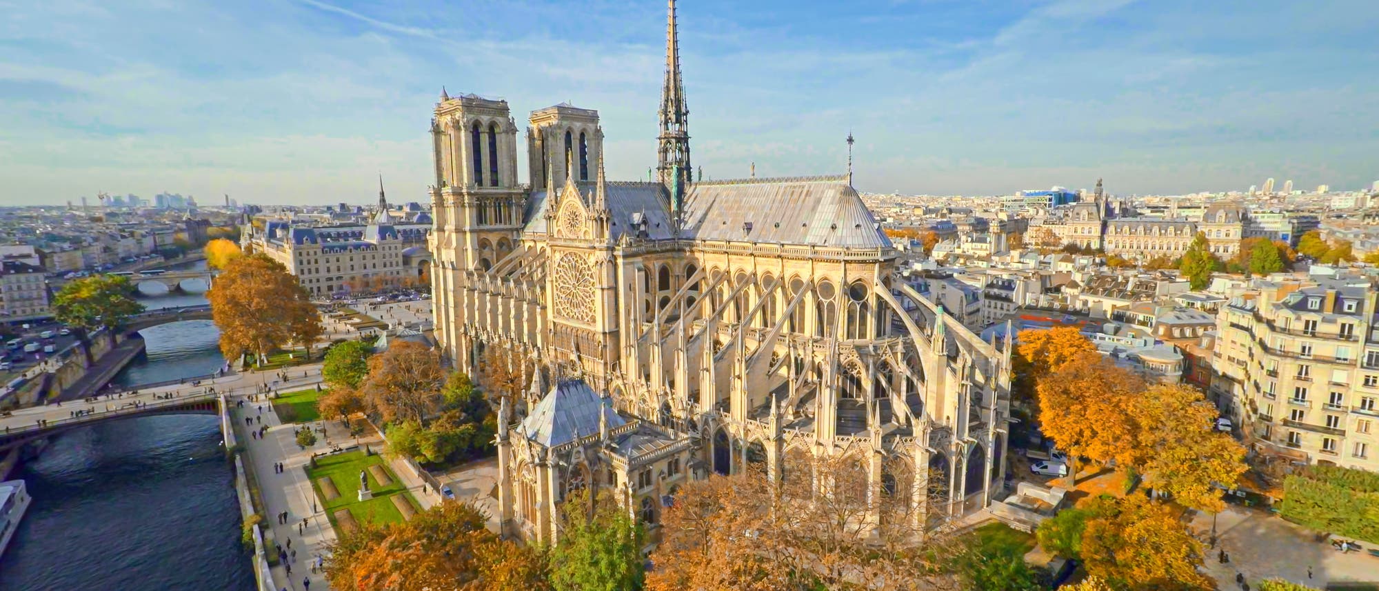 Notre-Dame mit Blick auf Chor und südliches Querhaus. Notre-Dame mit Blick auf Chor und südliches Querhaus.