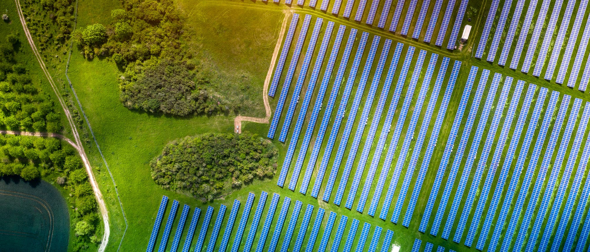 Ein Solarpark von oben Ein Solarpark von oben