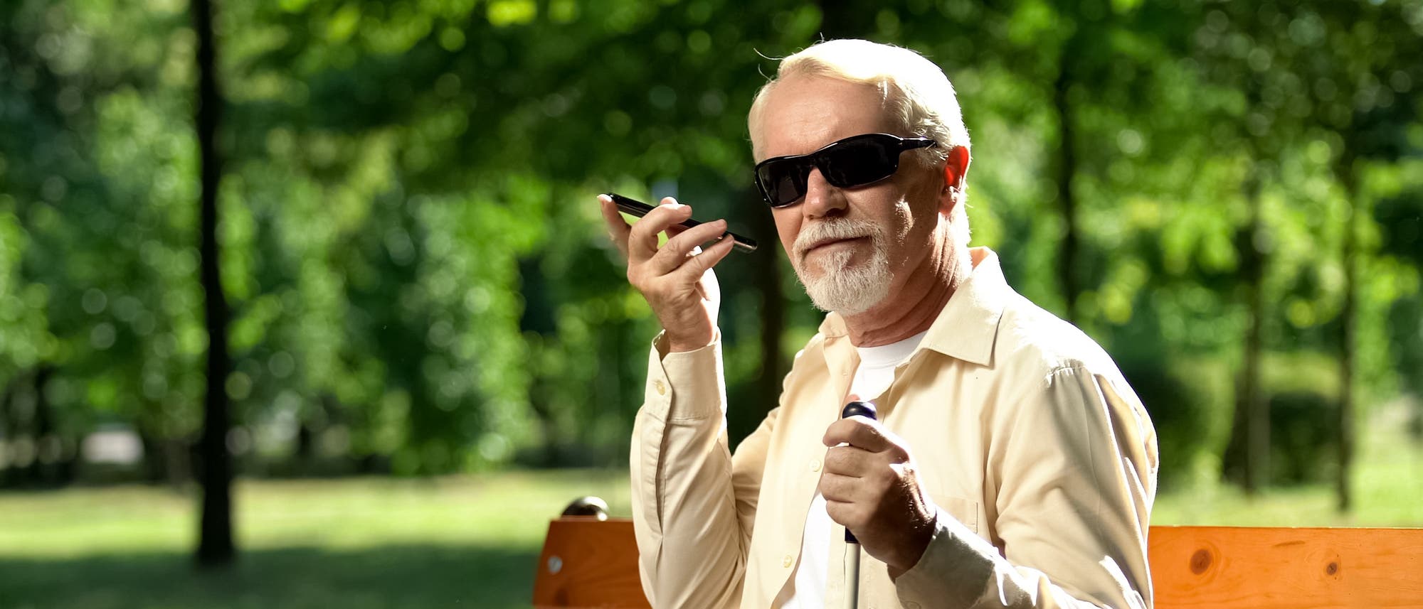 Blinder mit Smartphone Blinder mit Smartphone