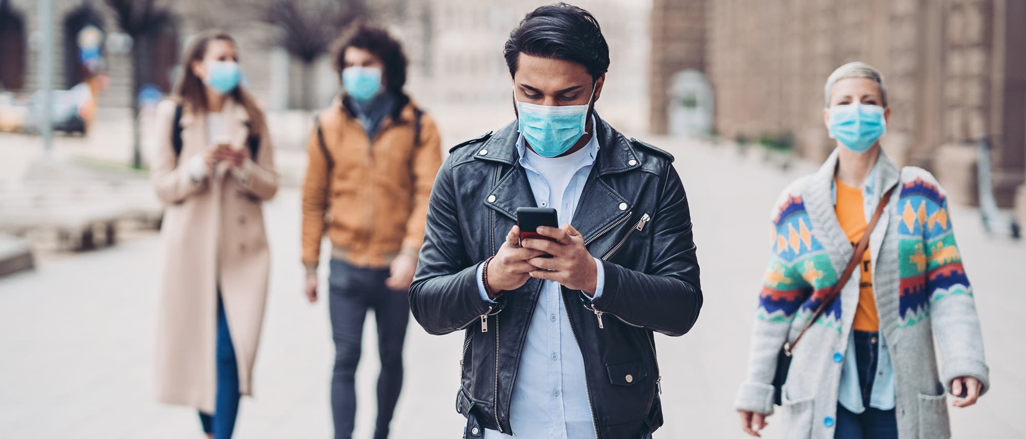 Die Corona-Warn-App runterzuladen, ist der erste Schritt. Sie regelmäßig aufzurufen und gegebenfalls ein positives Testergebnis einzutragen, der nächste. Die Corona-Warn-App runterzuladen, ist der erste Schritt. Sie regelmäßig aufzurufen und gegebenfalls ein positives Testergebnis einzutragen, der nächste.