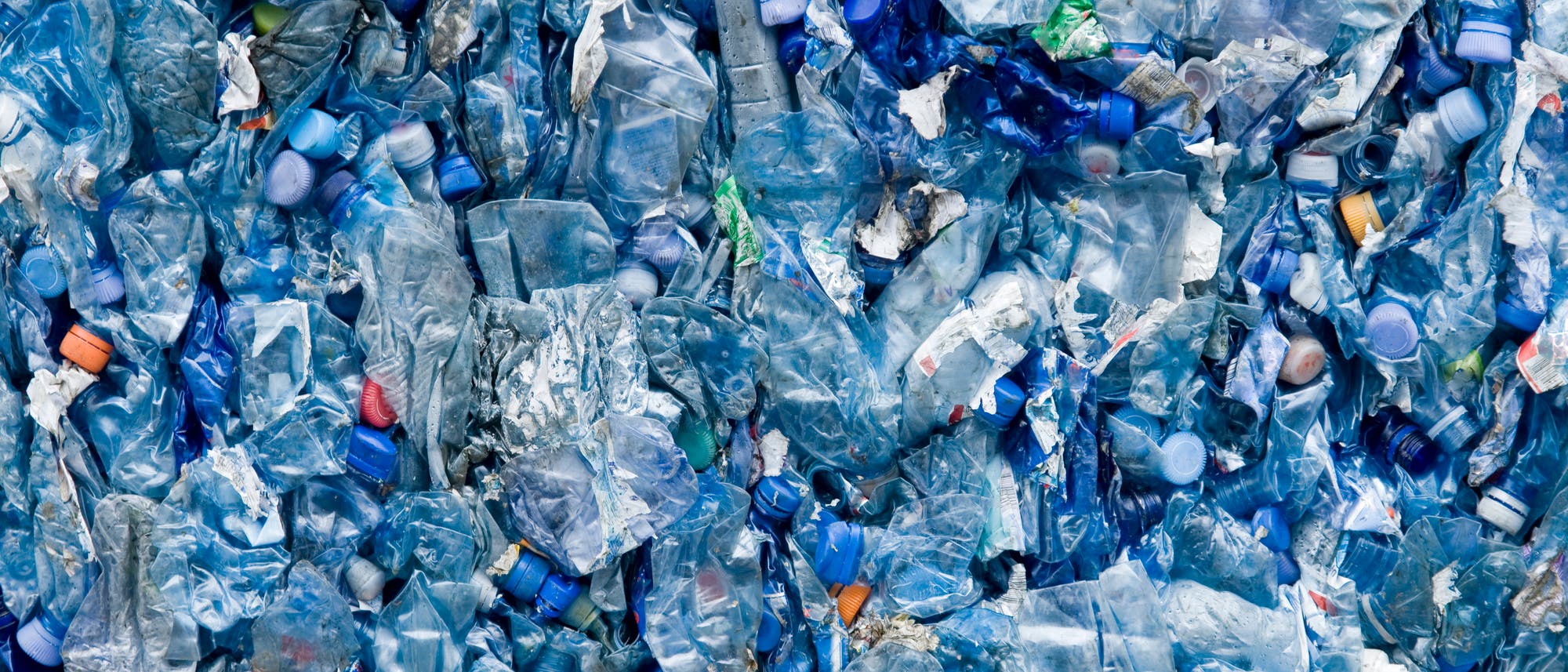 Blaue Plastikflaschen Blaue Plastikflaschen