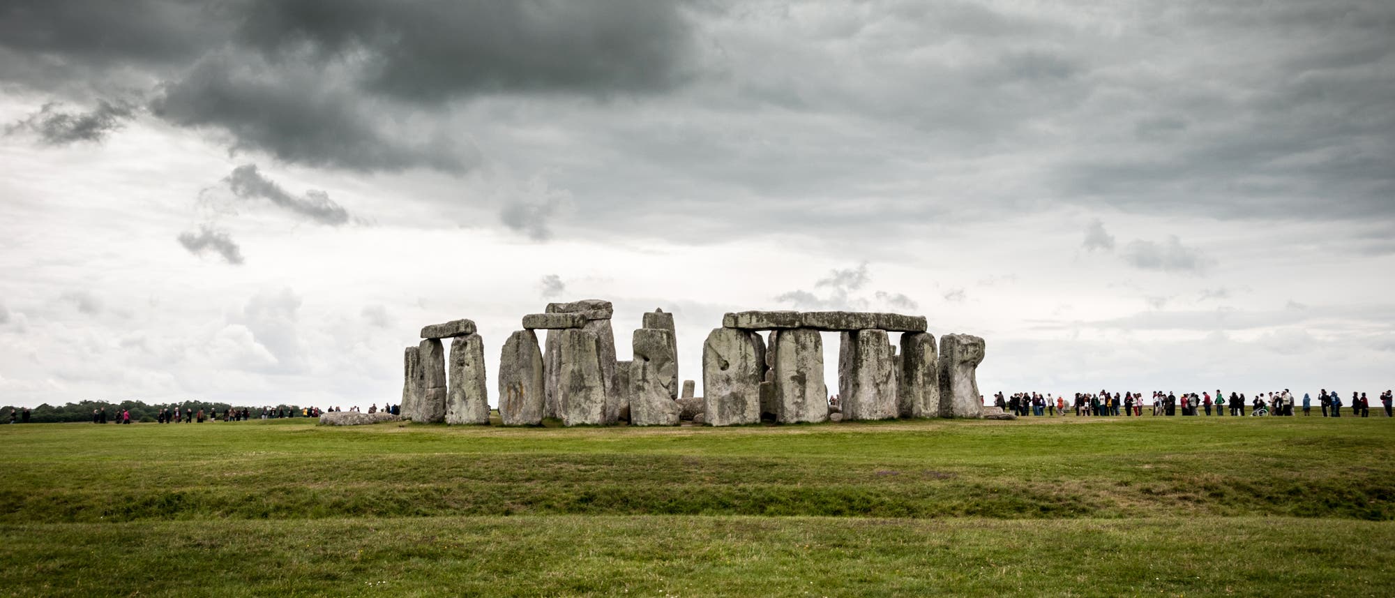 Stonehenge mit Besuchermassen im Jahr 2013