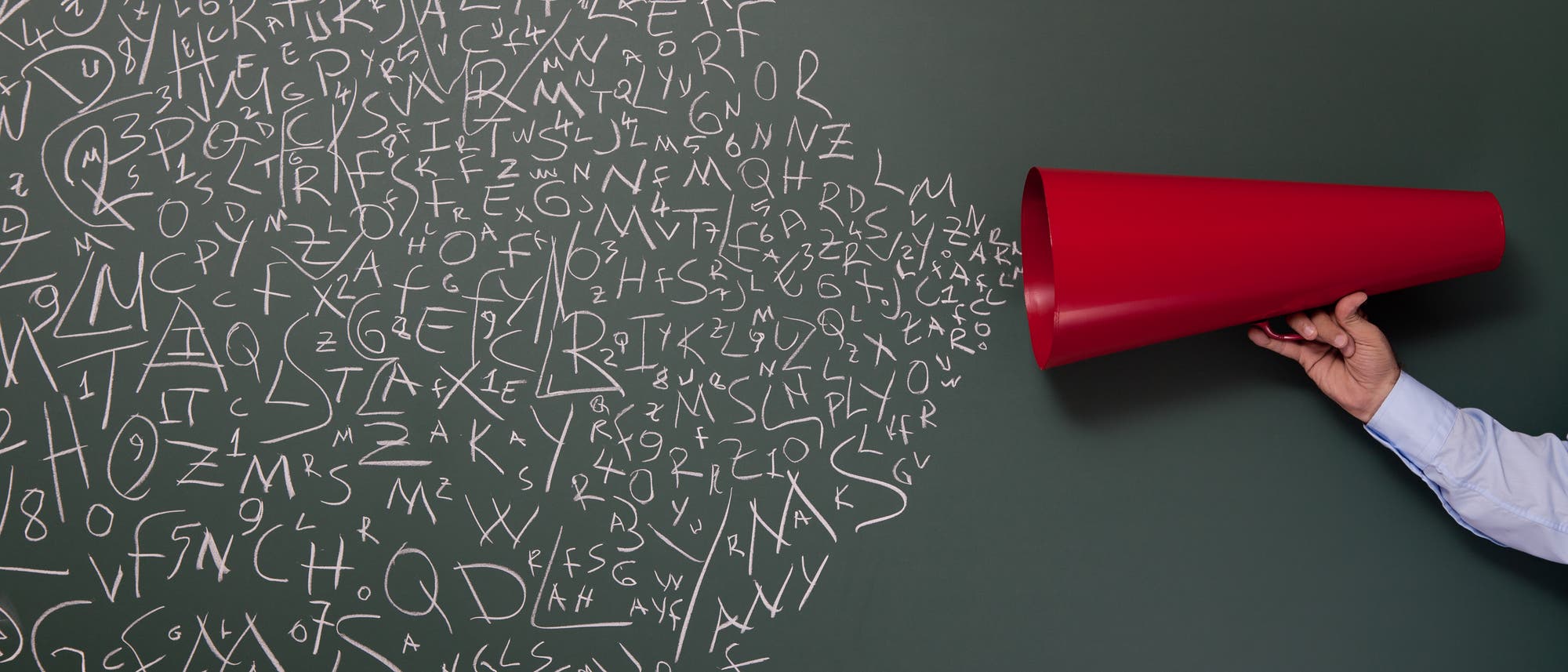 Megaphon mit Buchstaben Megaphon mit Buchstaben